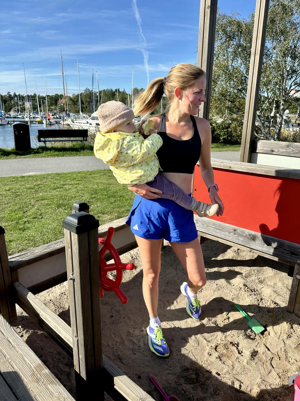 Löpare på trail i Lövhagen utanför Nynäshamn