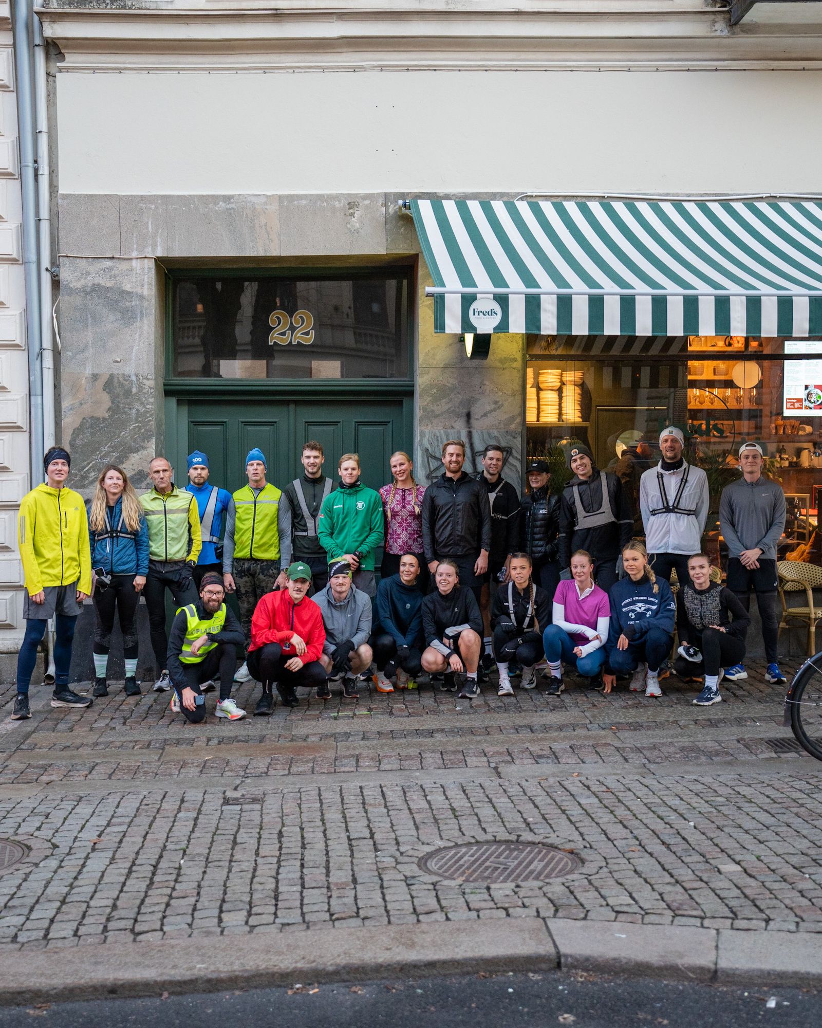 Place Run Club utanför Fred's Food & Coffee i Göteborg